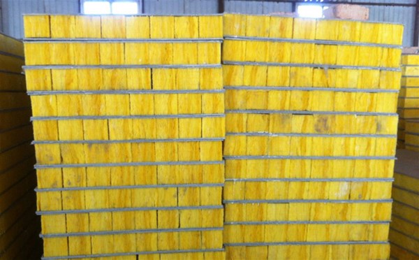 玻璃棉卷氈在鋼結(jié)構(gòu)施工能夠達(dá)到保溫，降噪的效果